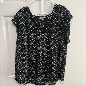 Daniel Rainn Black and White Patterned Blouse